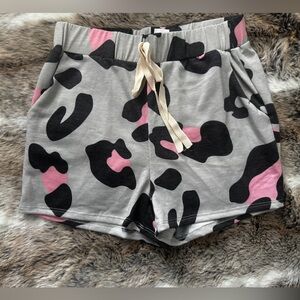 NWOT BiBi Gray and Pink Patterned Comfy Shorts Size Small
